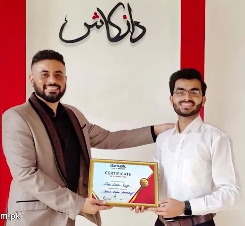 Student learning from Dankash Mentors